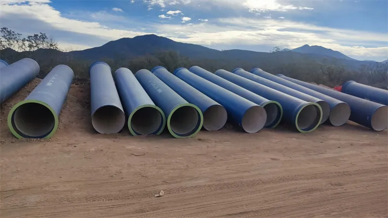 Tubería de hierro dúctil de 32″ acopiada en la obra