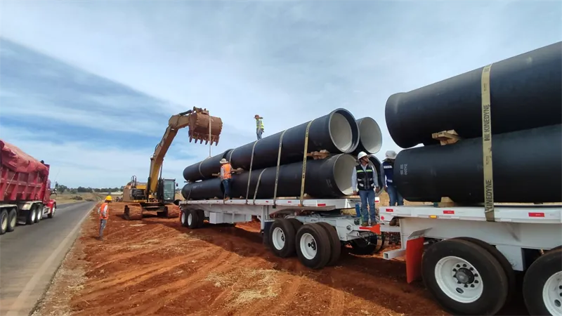 Descarga de tubería de hierro dúctil de 40″ y 48″