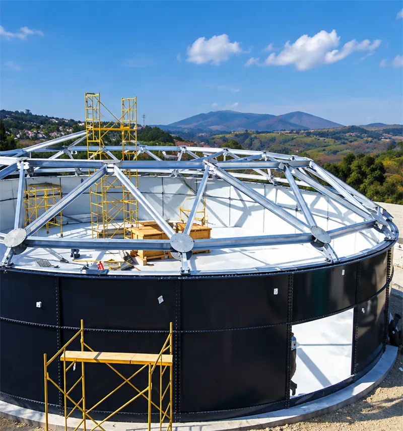 Construcción de la cubierta de domo del tanque