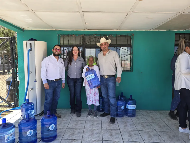Entrega de una planta potabilizadora Villagepump a la comunidad