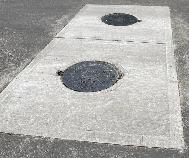 Brocales de hierro dúctil instalados en pavimento
